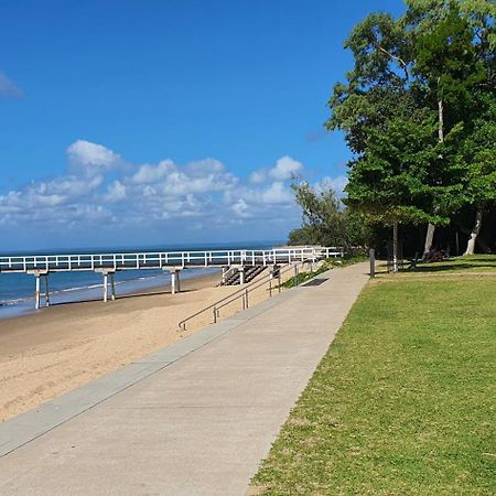 Villa Venezia Apt 3 - Spacious Hervey Bay Beachfront Apartment エクステリア 写真