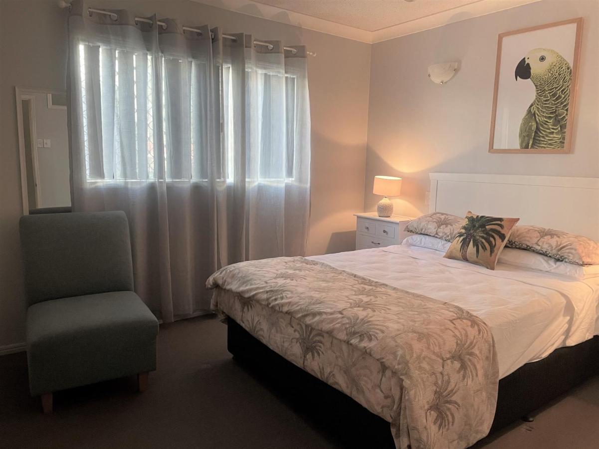 Villa Venezia Apt 3 - Spacious Hervey Bay Beachfront Apartment エクステリア 写真