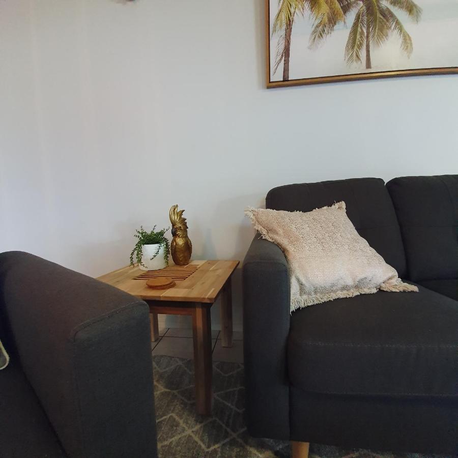 Villa Venezia Apt 3 - Spacious Hervey Bay Beachfront Apartment エクステリア 写真