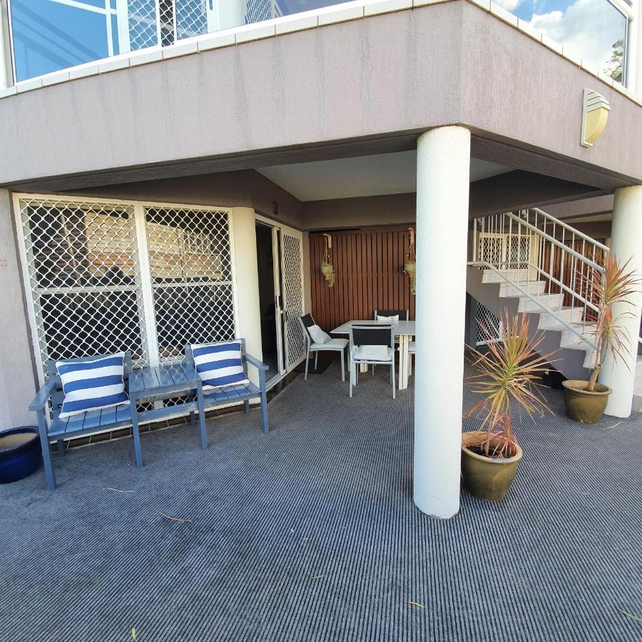 Villa Venezia Apt 3 - Spacious Hervey Bay Beachfront Apartment エクステリア 写真