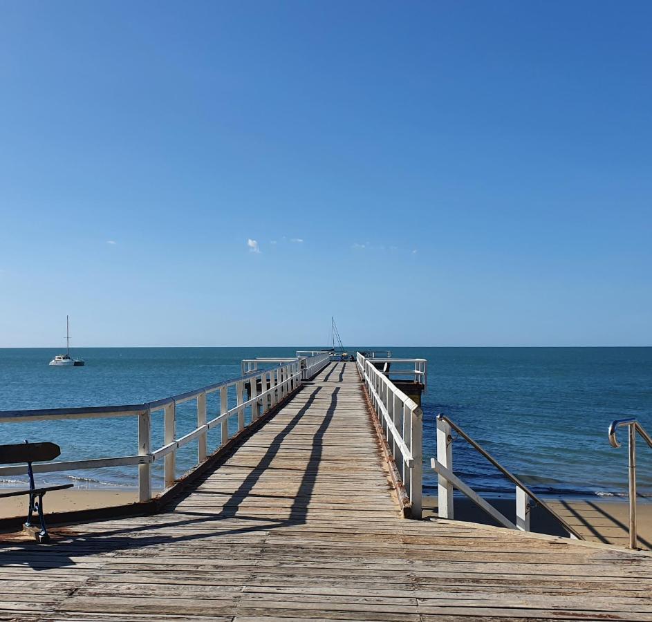 Villa Venezia Apt 3 - Spacious Hervey Bay Beachfront Apartment エクステリア 写真