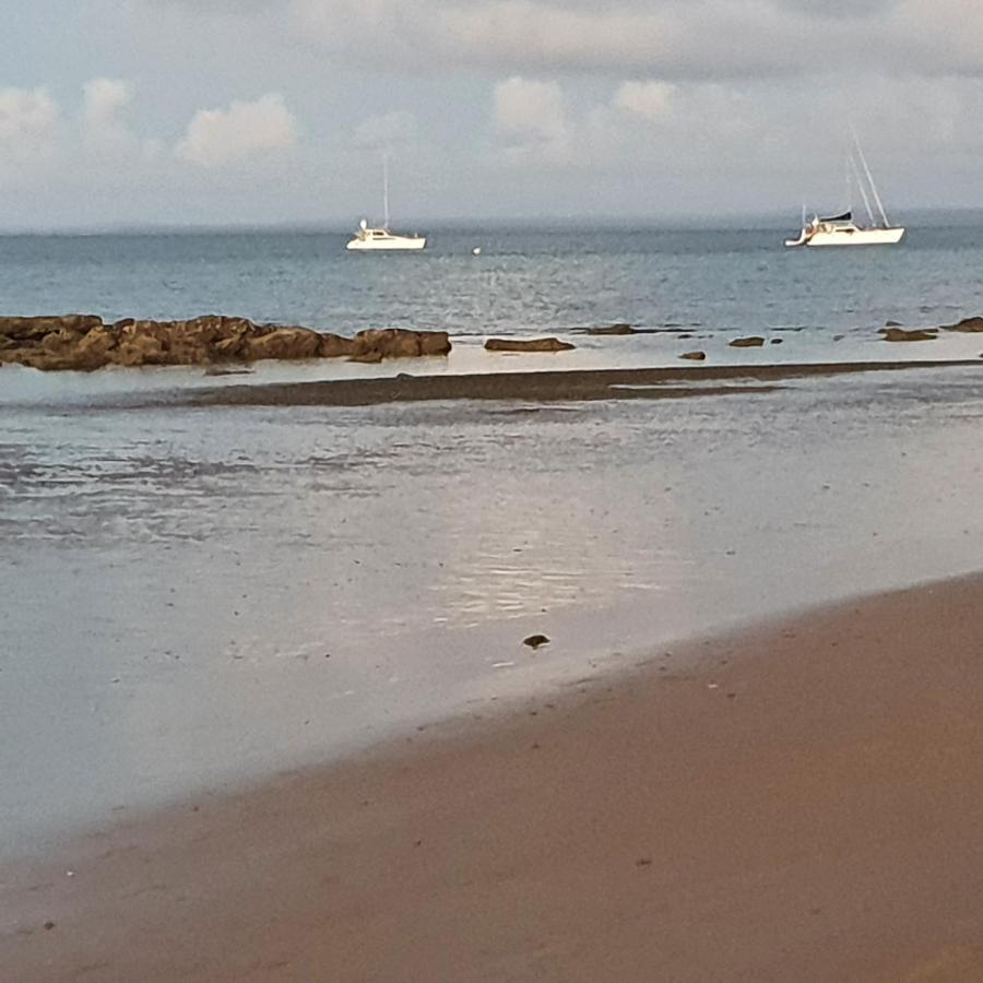 Villa Venezia Apt 3 - Spacious Hervey Bay Beachfront Apartment エクステリア 写真