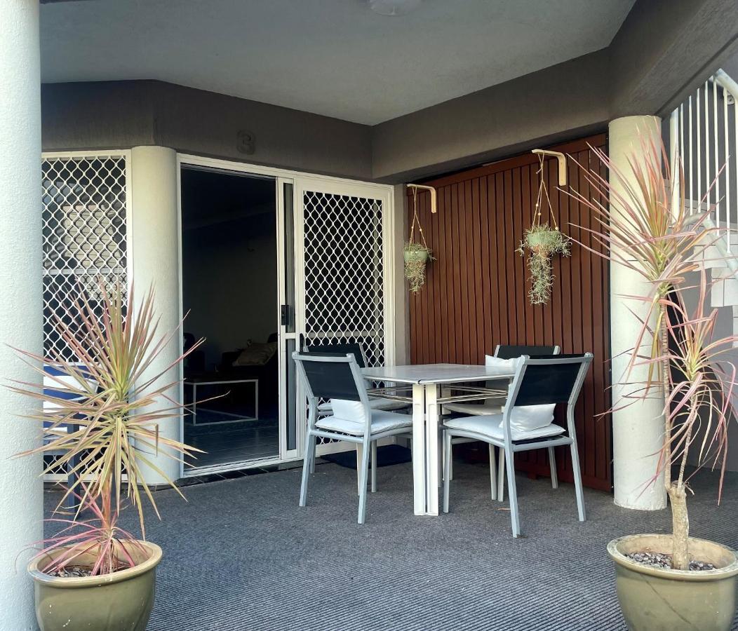 Villa Venezia Apt 3 - Spacious Hervey Bay Beachfront Apartment エクステリア 写真