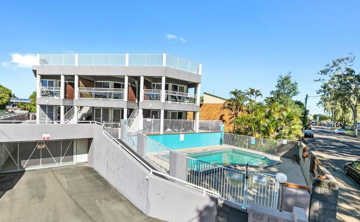 Villa Venezia Apt 3 - Spacious Hervey Bay Beachfront Apartment エクステリア 写真