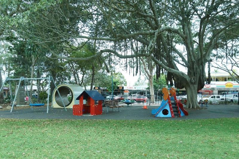 Villa Venezia Apt 3 - Spacious Hervey Bay Beachfront Apartment エクステリア 写真