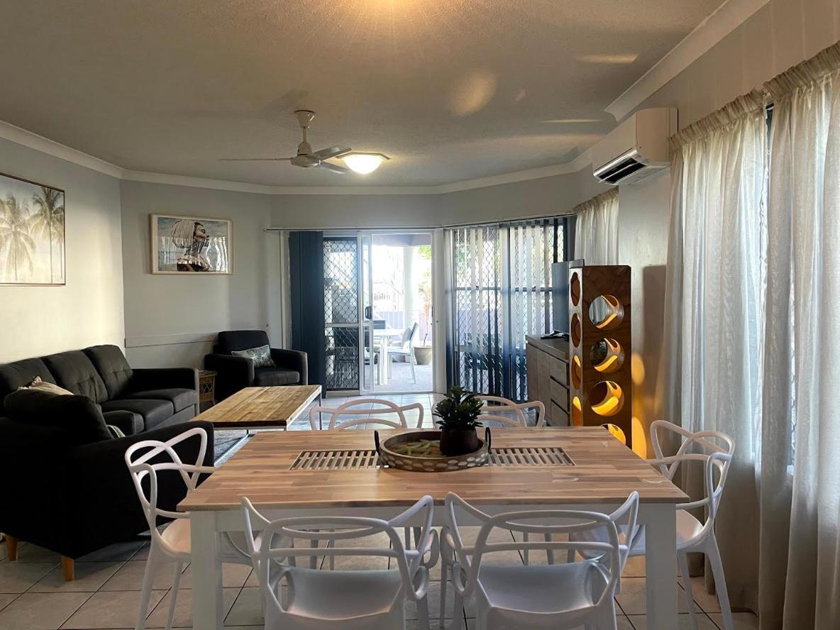 Villa Venezia Apt 3 - Spacious Hervey Bay Beachfront Apartment エクステリア 写真