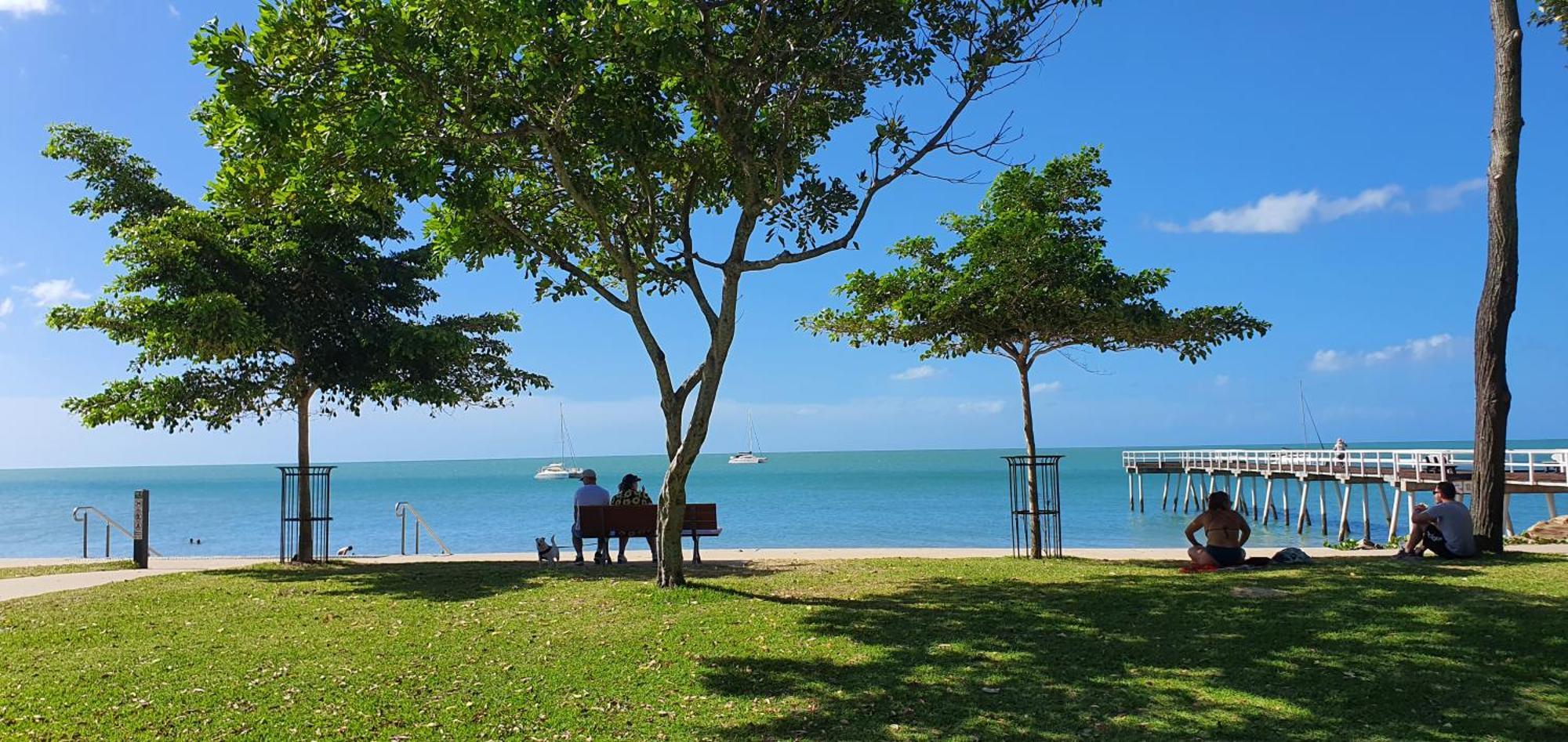 Villa Venezia Apt 3 - Spacious Hervey Bay Beachfront Apartment エクステリア 写真
